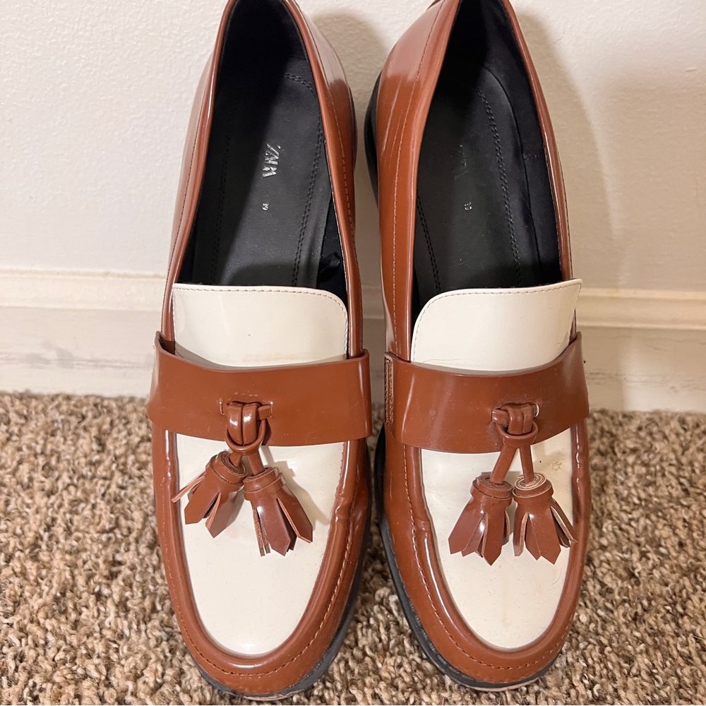 Zara Tassel Loafers size 39 US 8.5 Fall shoes Brown and Cream